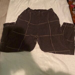 Cross stitched pants baggy medium pockets